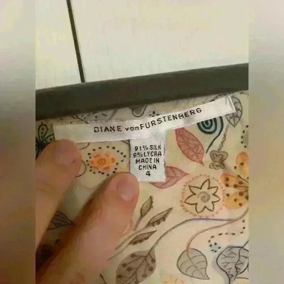 DIANE VON FURSTENBERG SILK  TIE FRONT BLOUSE SIZE 4 - Picture 4 of 5